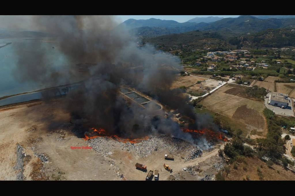 Αεροφωτογραφίες από την φωτιά στην χωματερή